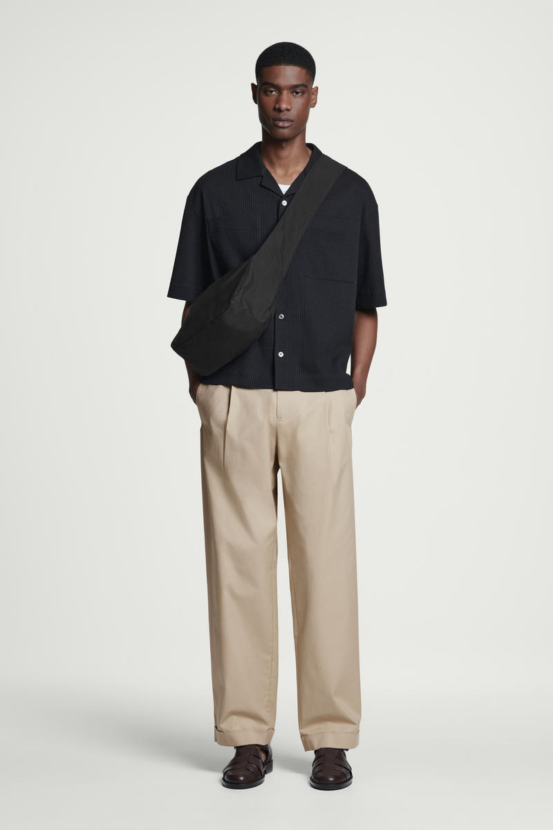 COS ミニクロスボディバッグ - ナイロン