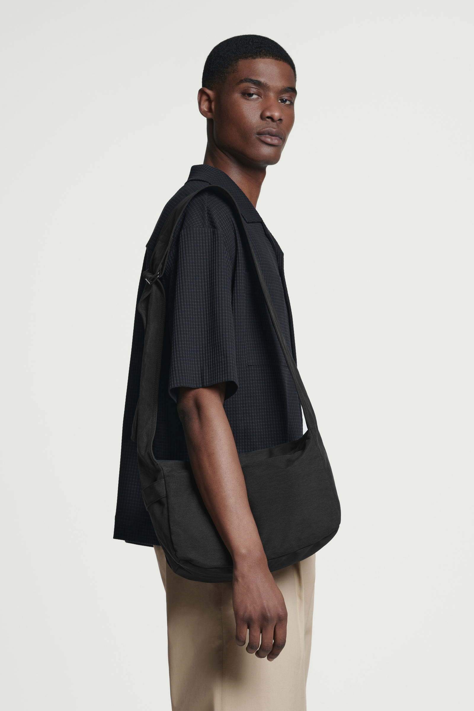 MINI SLOUCHY CROSSBODY - NYLON ミニクロスボディバッグ - ナイロン