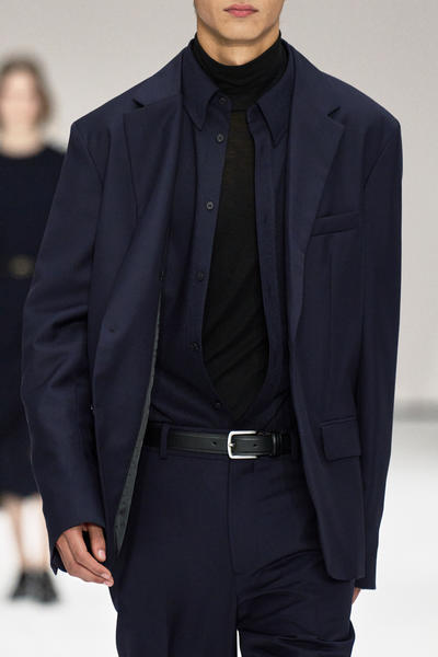 COS スリムフィット ジャージーロールネックセーター