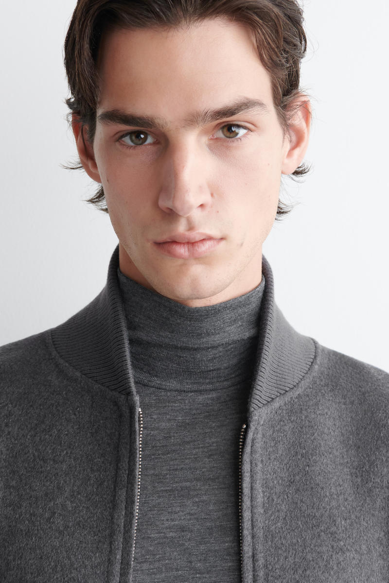 COS スリムフィットウールジャージーロールネックトップ