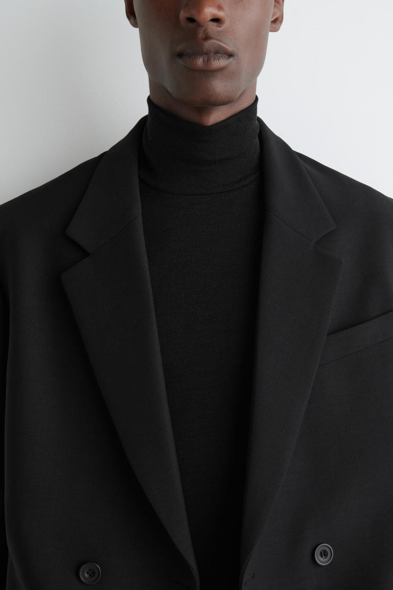 COS スリムフィット ジャージーロールネックセーター