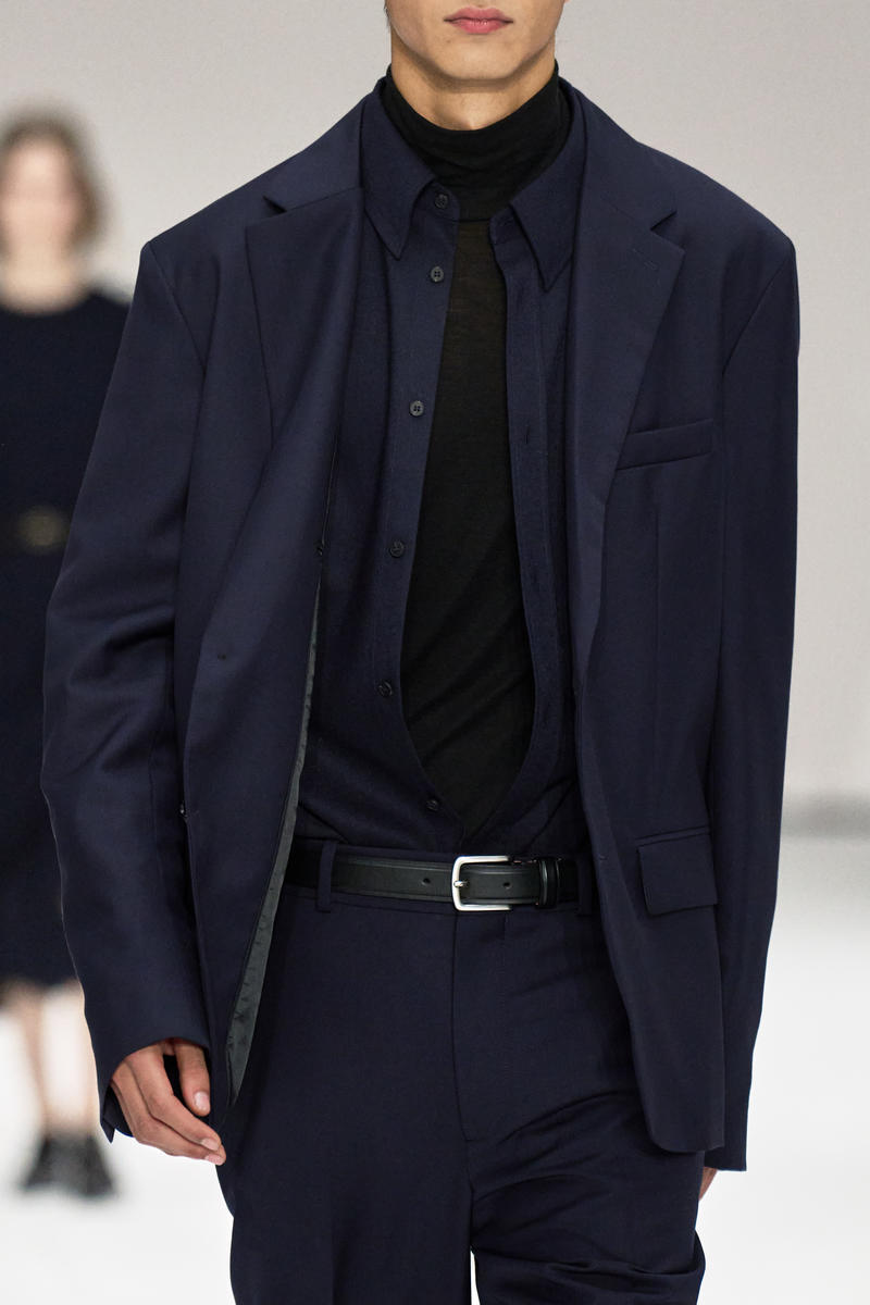 COS スリムフィット ジャージーロールネックセーター