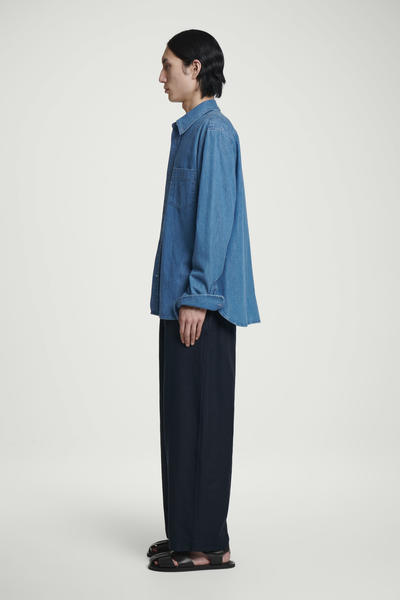 COS シャンブレーシャツ