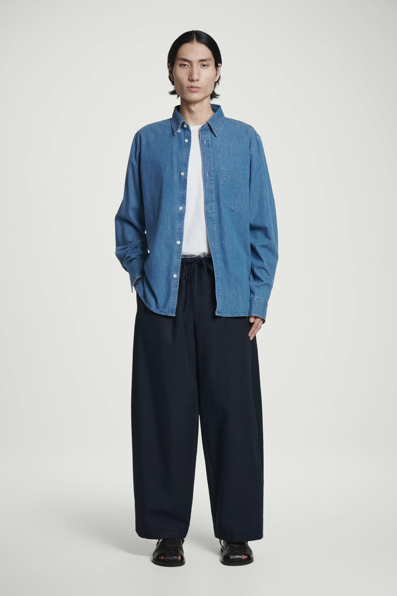 COS シャンブレーシャツ