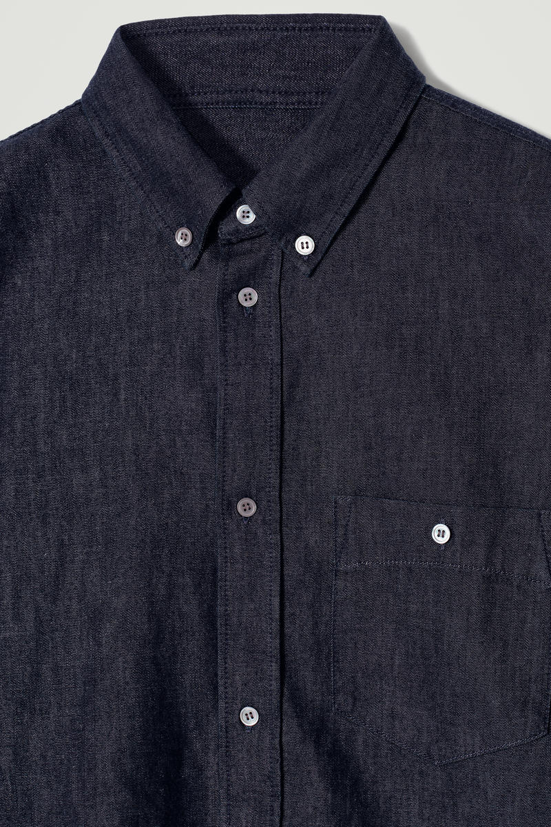 COS シャンブレーシャツ