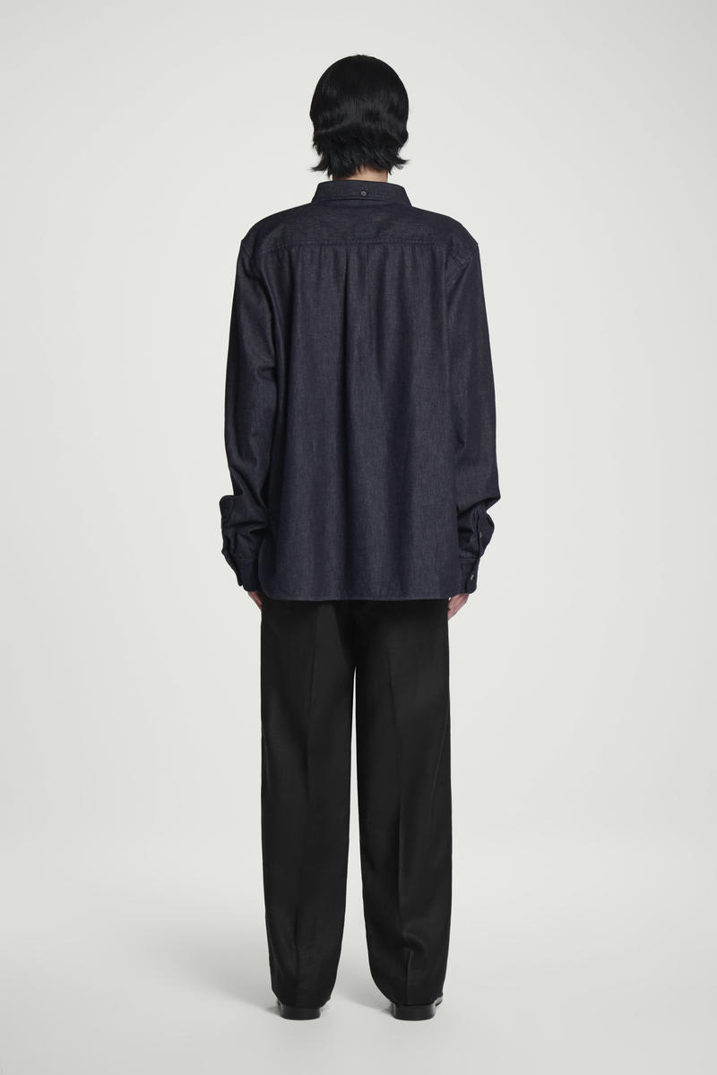 COS シャンブレーシャツ