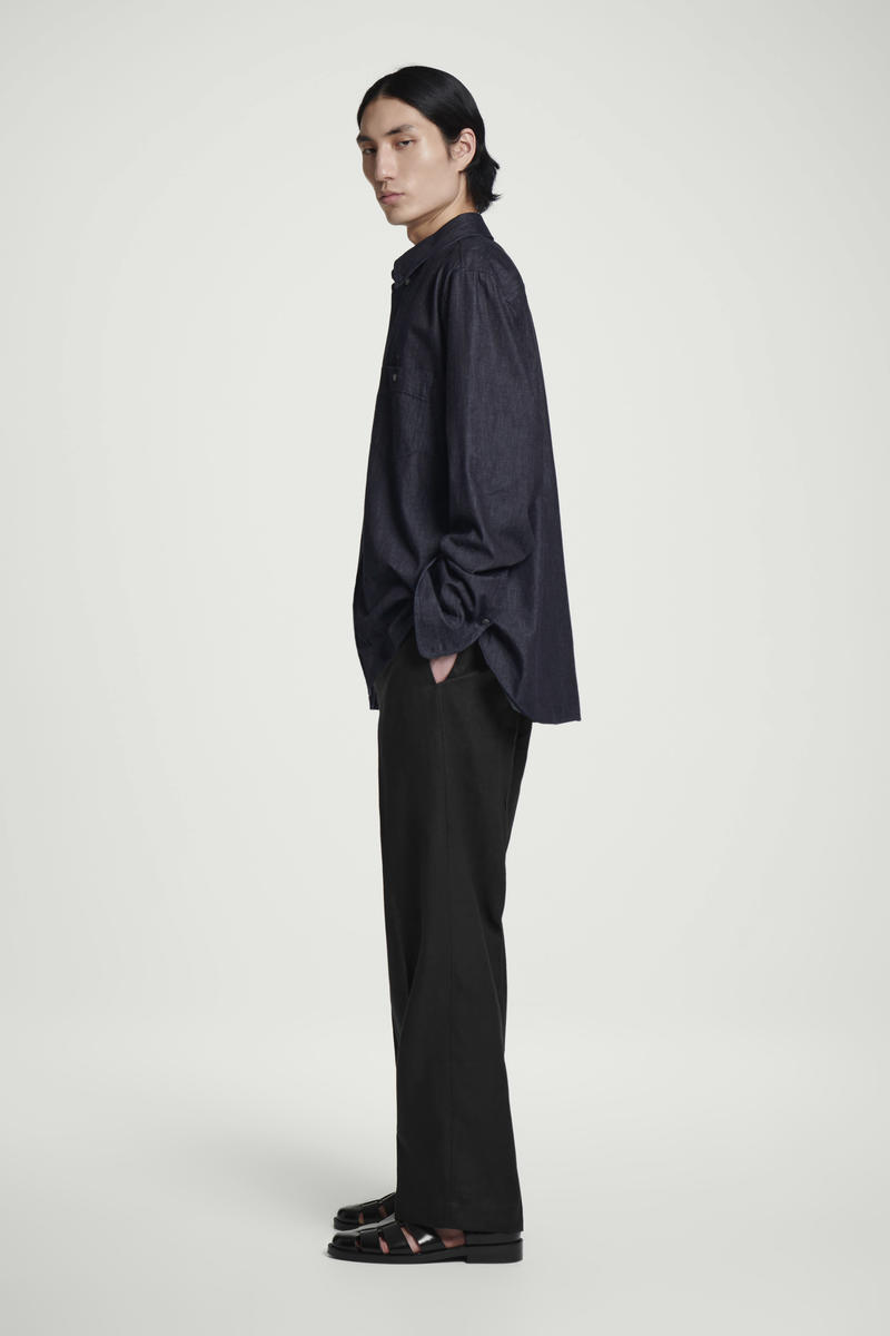 COS シャンブレーシャツ