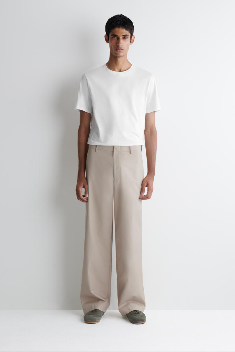 COS ミニマルスエードスニーカー