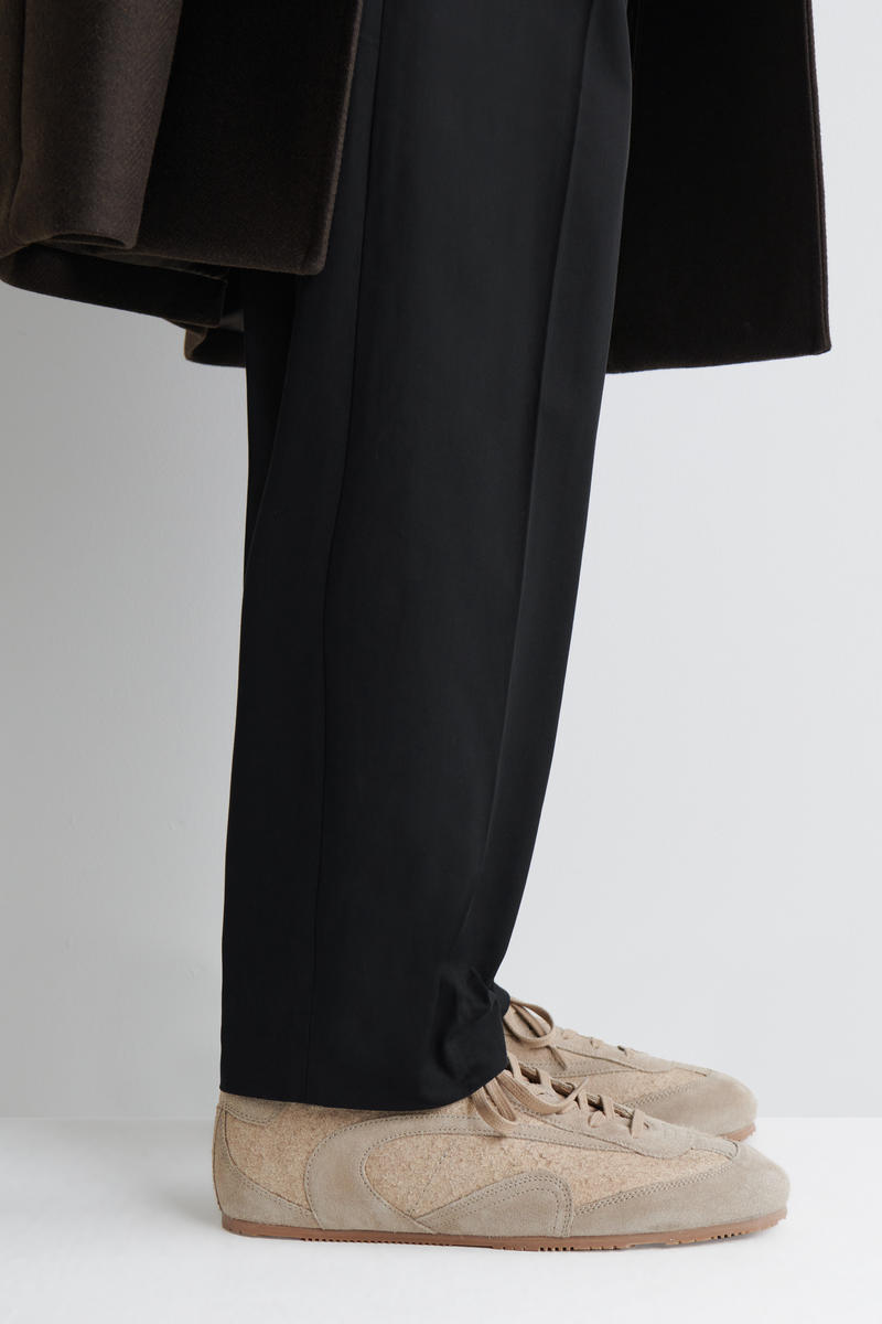 COS ミニマルスエードスニーカー