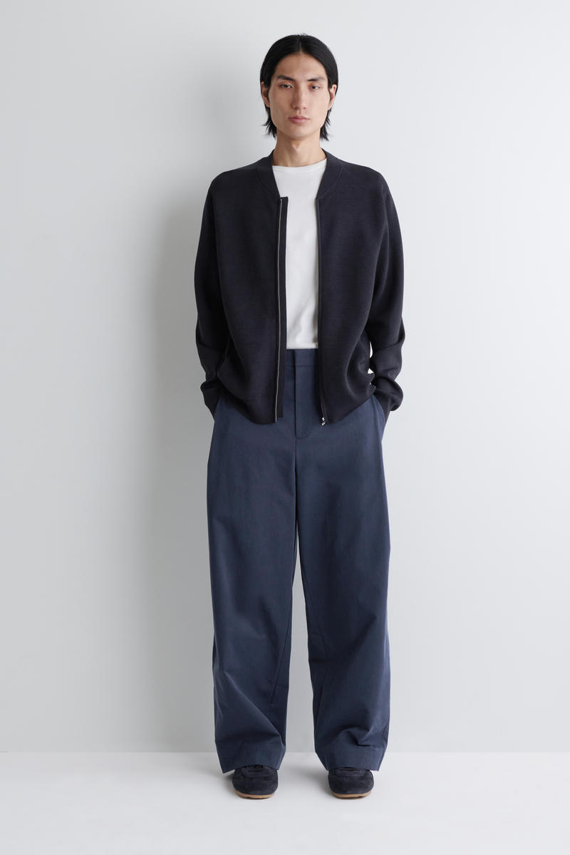 MINIMAL SUEDE TRAINERS ミニマルスエードスニーカー｜COS コス