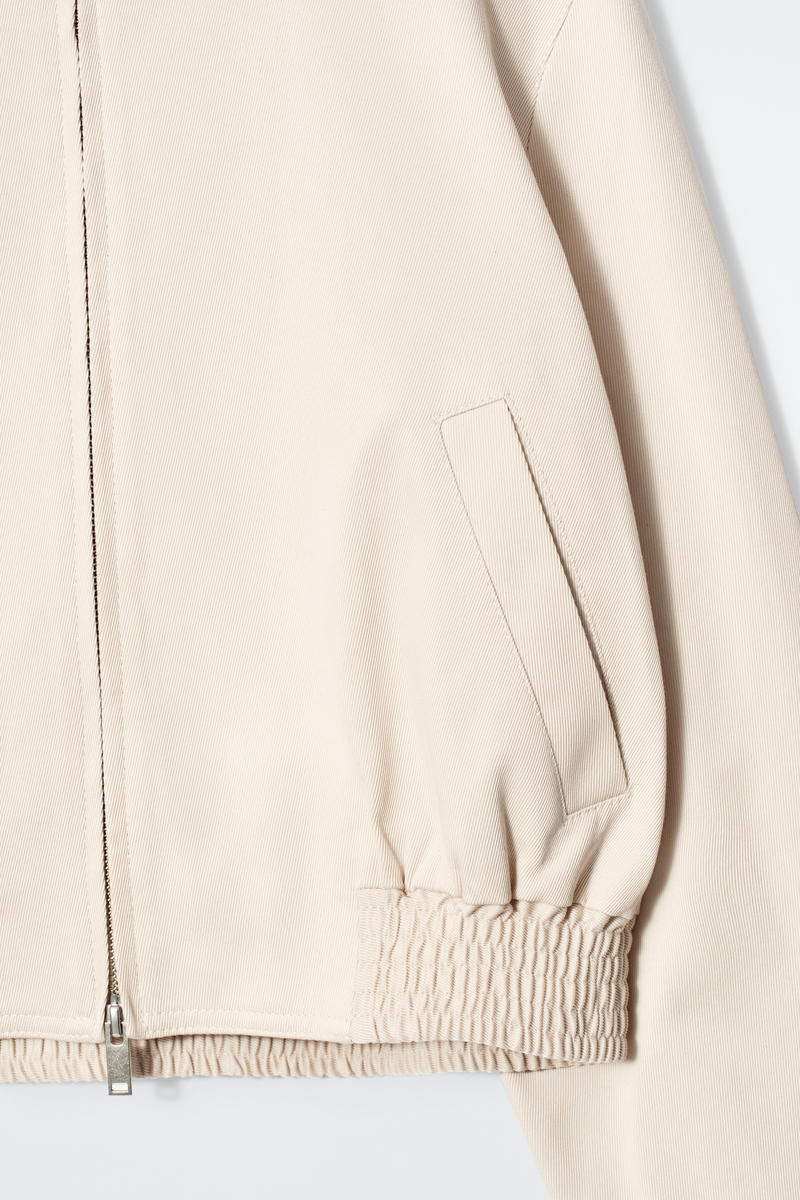 COS ファンネルネックボンバージャケット