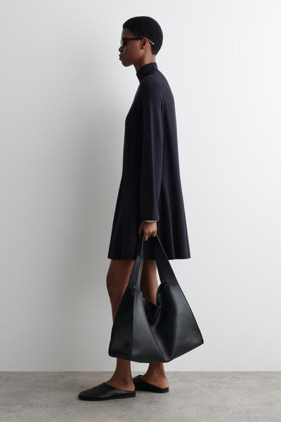 COS フレアハイネックウールミニワンピース