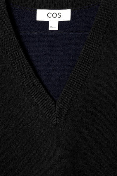 COS ダブルフェイスウールVネックベスト