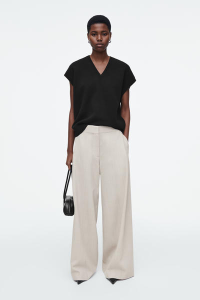 COS ダブルフェイスウールVネックベスト