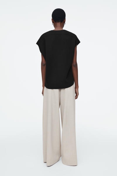 COS ダブルフェイスウールVネックベスト