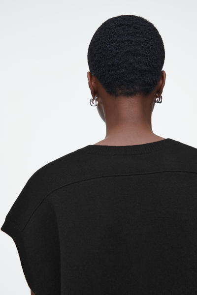 COS ダブルフェイスウールVネックベスト