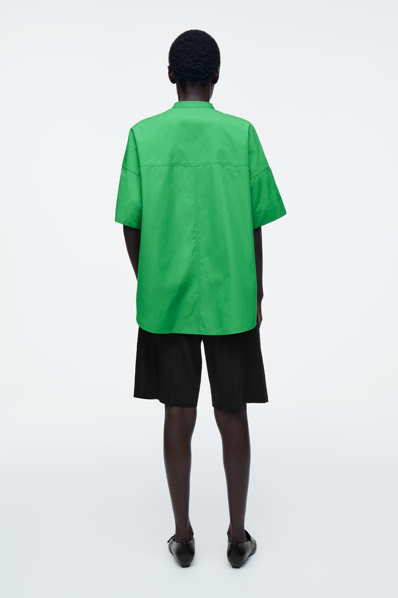 COS オーバーサイズカーブヘムコットンシャツ