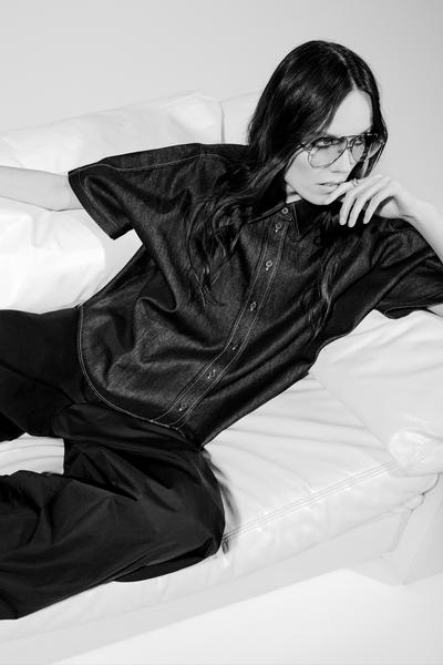 COS ボックスシルエットの半袖デニムシャツ