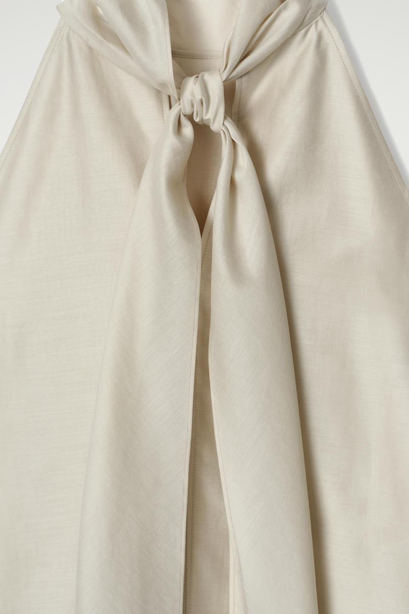 COS フルイドホルターネックトップ