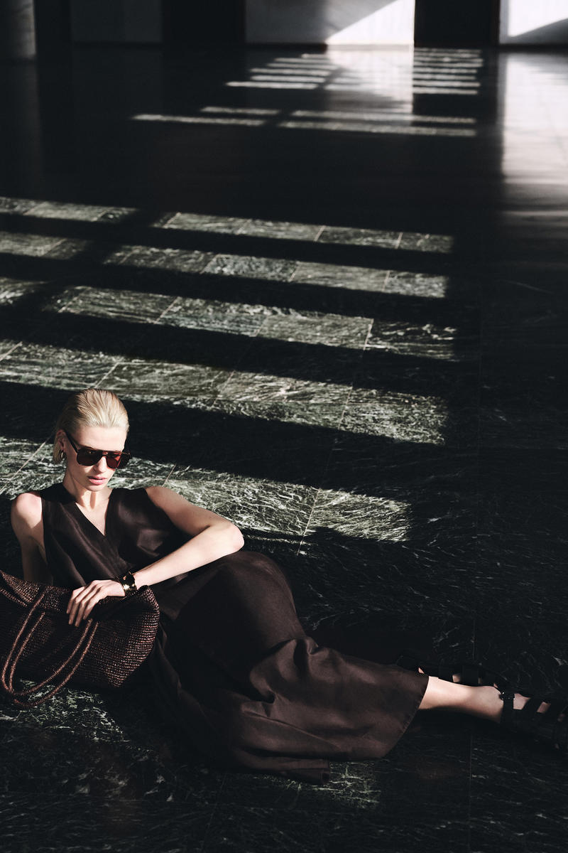 COS Aラインリネンブレンドマキシワンピース