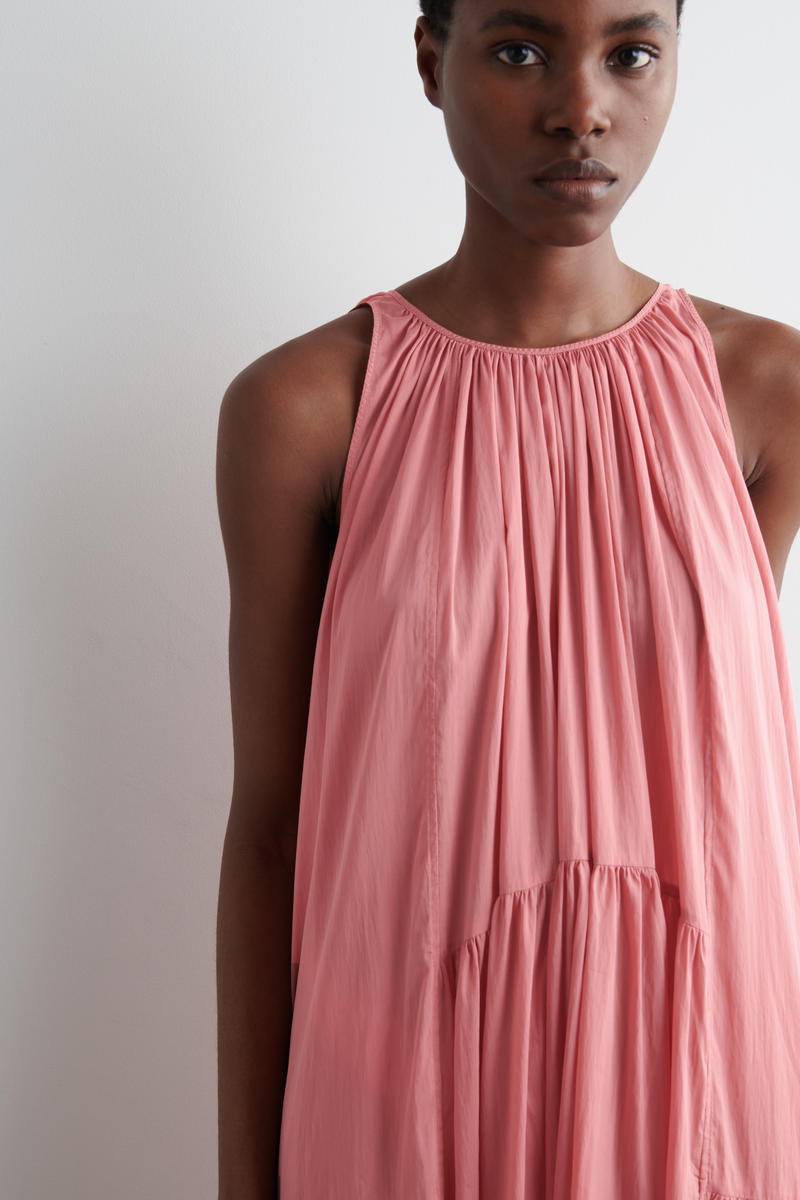 COS ギャザーホルターネックマキシドレス