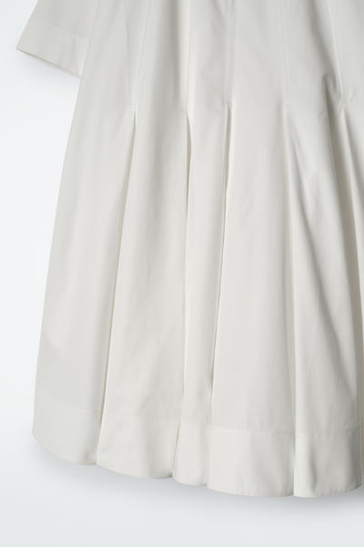 COS プリーツジップアップコットンミディワンピース