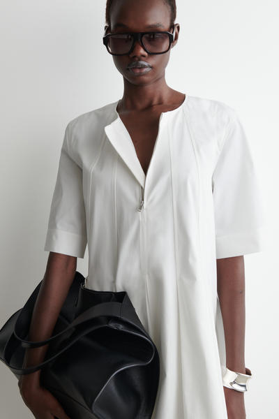 COS プリーツジップアップコットンミディワンピース