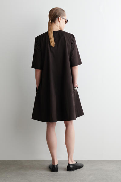 COS プリーツジップアップコットンミディワンピース