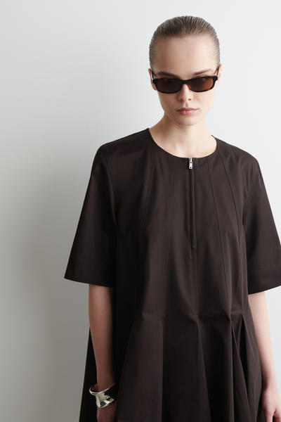 COS プリーツジップアップコットンミディワンピース