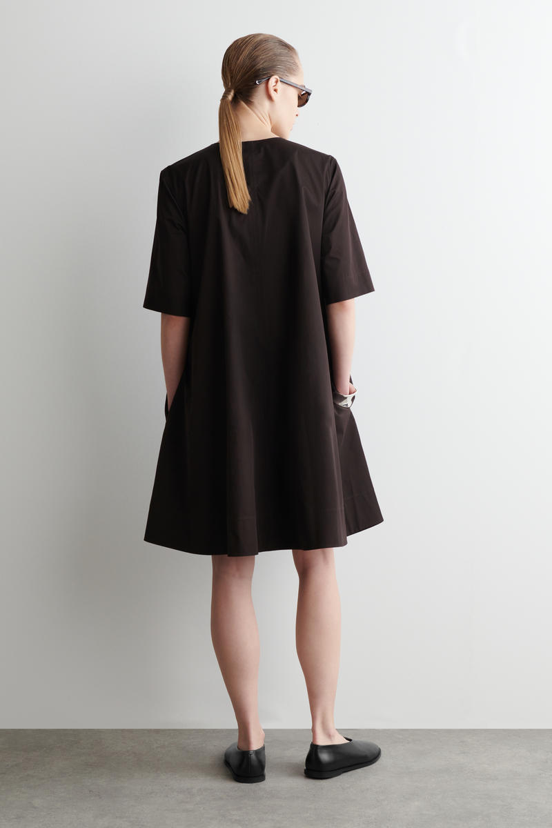 COS プリーツジップアップコットンミディワンピース