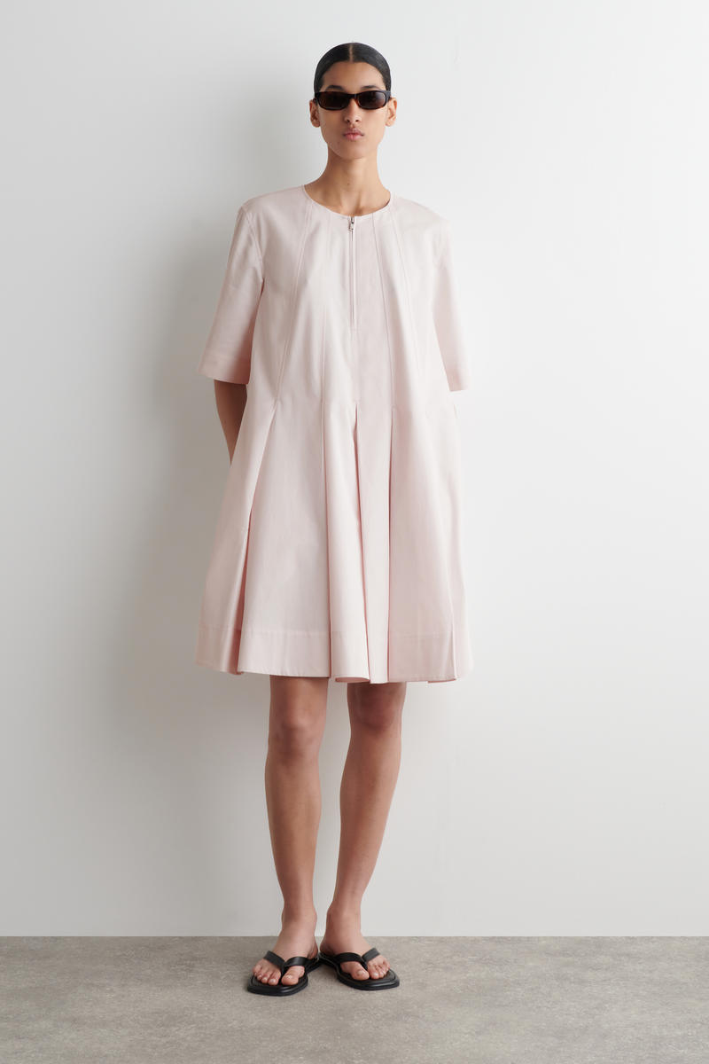 COS プリーツジップアップコットンミディワンピース