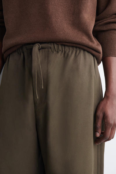 COS ドローストリング付きバレルレッグパンツ