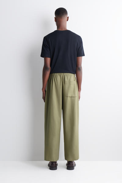 COS ドローストリング付きバレルレッグパンツ