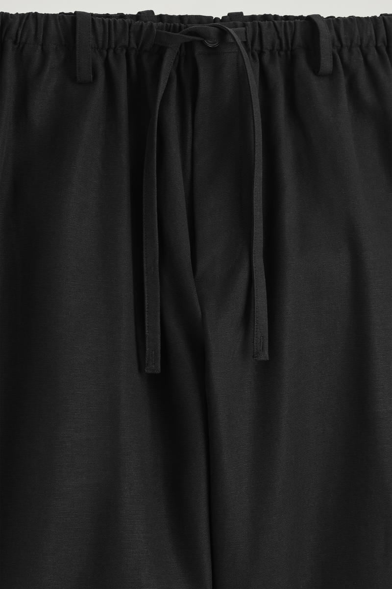 COS ドローストリングバレルレッグパンツ