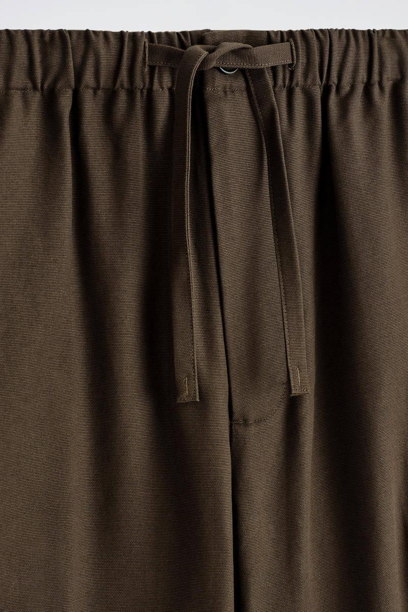 COS ドローストリング付きバレルレッグパンツ