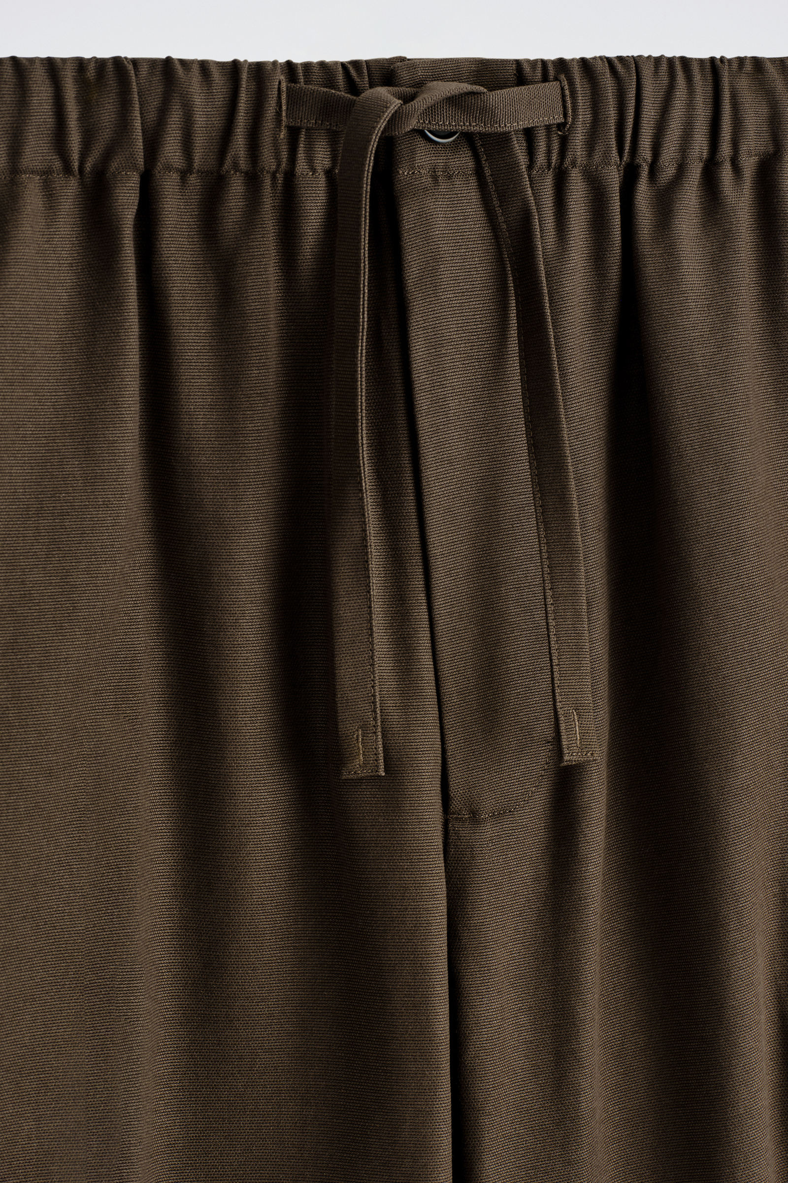 BARREL-LEG DRAWSTRING TROUSERS ドローストリング付きバレルレッグ