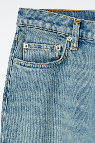 COS フルート スリムレッグ ジーンズ