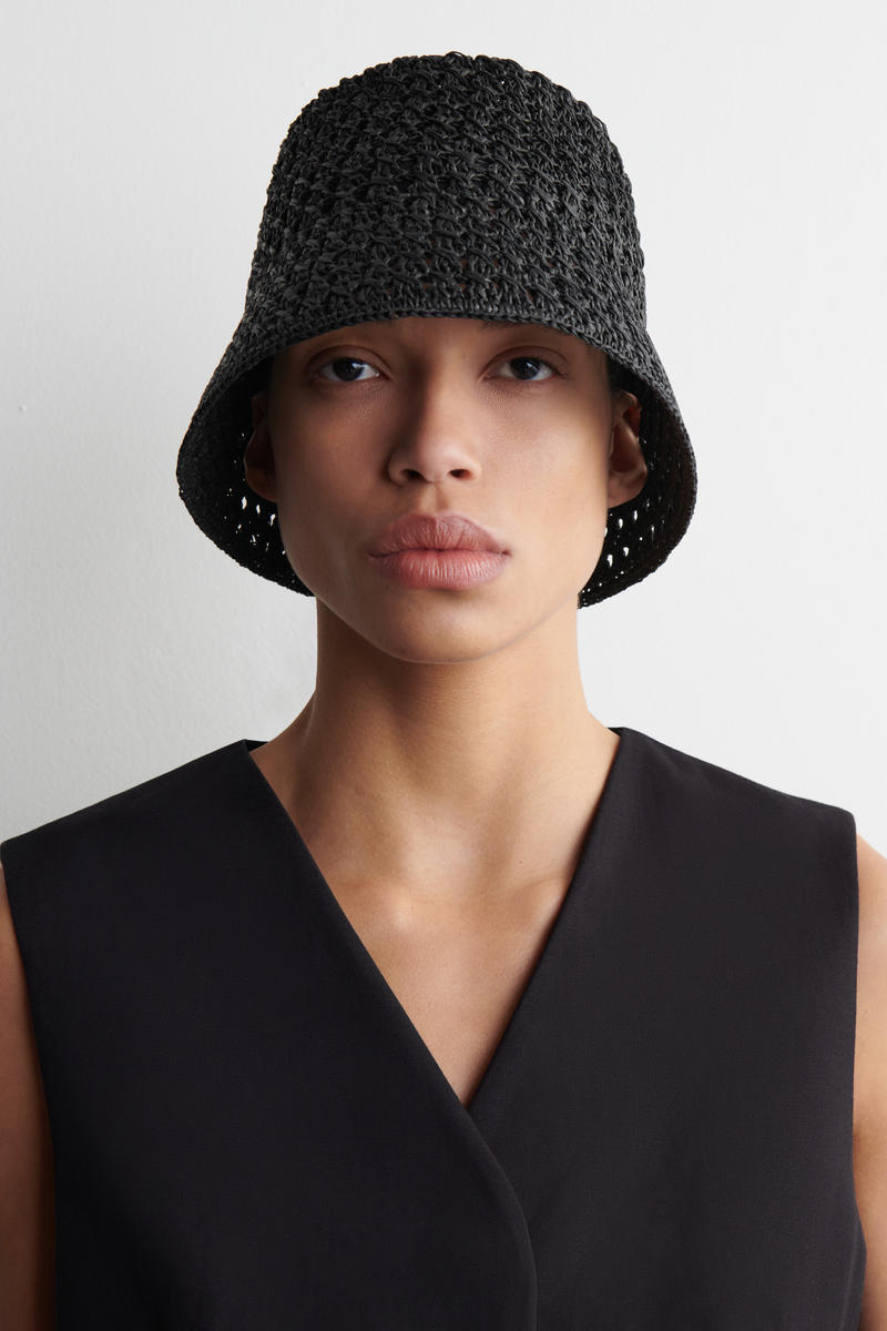 COS ストローバケットハット