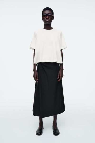 COS オーバーサイズ トラぺーズTシャツ