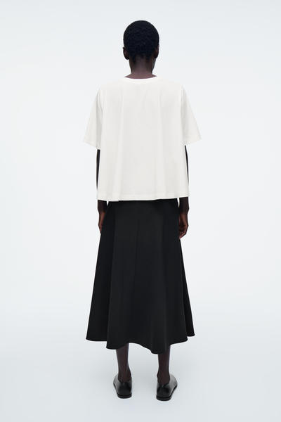 COS オーバーサイズ トラぺーズTシャツ