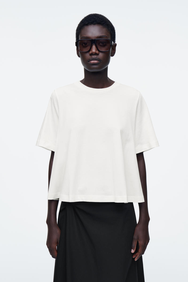 COS オーバーサイズ トラぺーズTシャツ