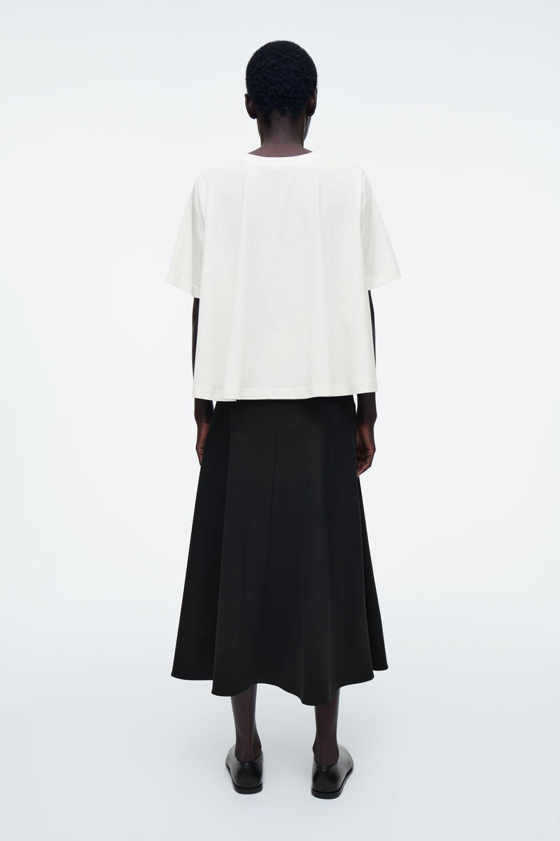 COS オーバーサイズ トラぺーズTシャツ