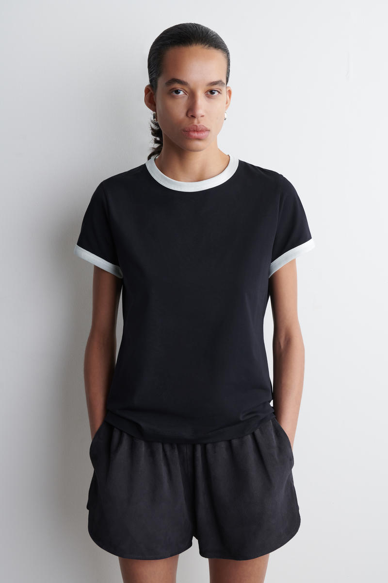 COS スリムリンガーTシャツ