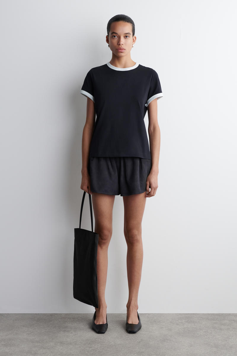 COS スリムリンガーTシャツ