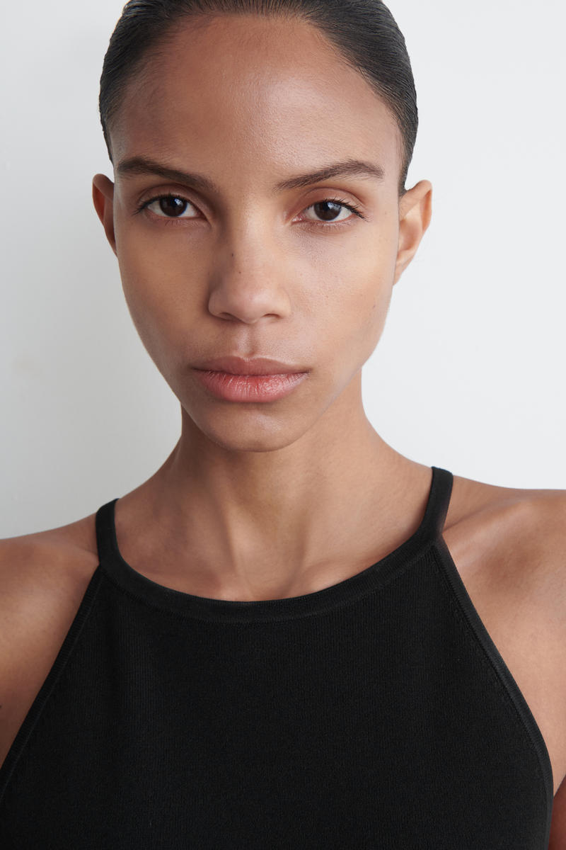 COS コントゥアニットミディワンピース