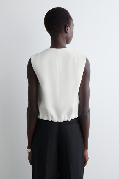 COS タイディテールラップベスト