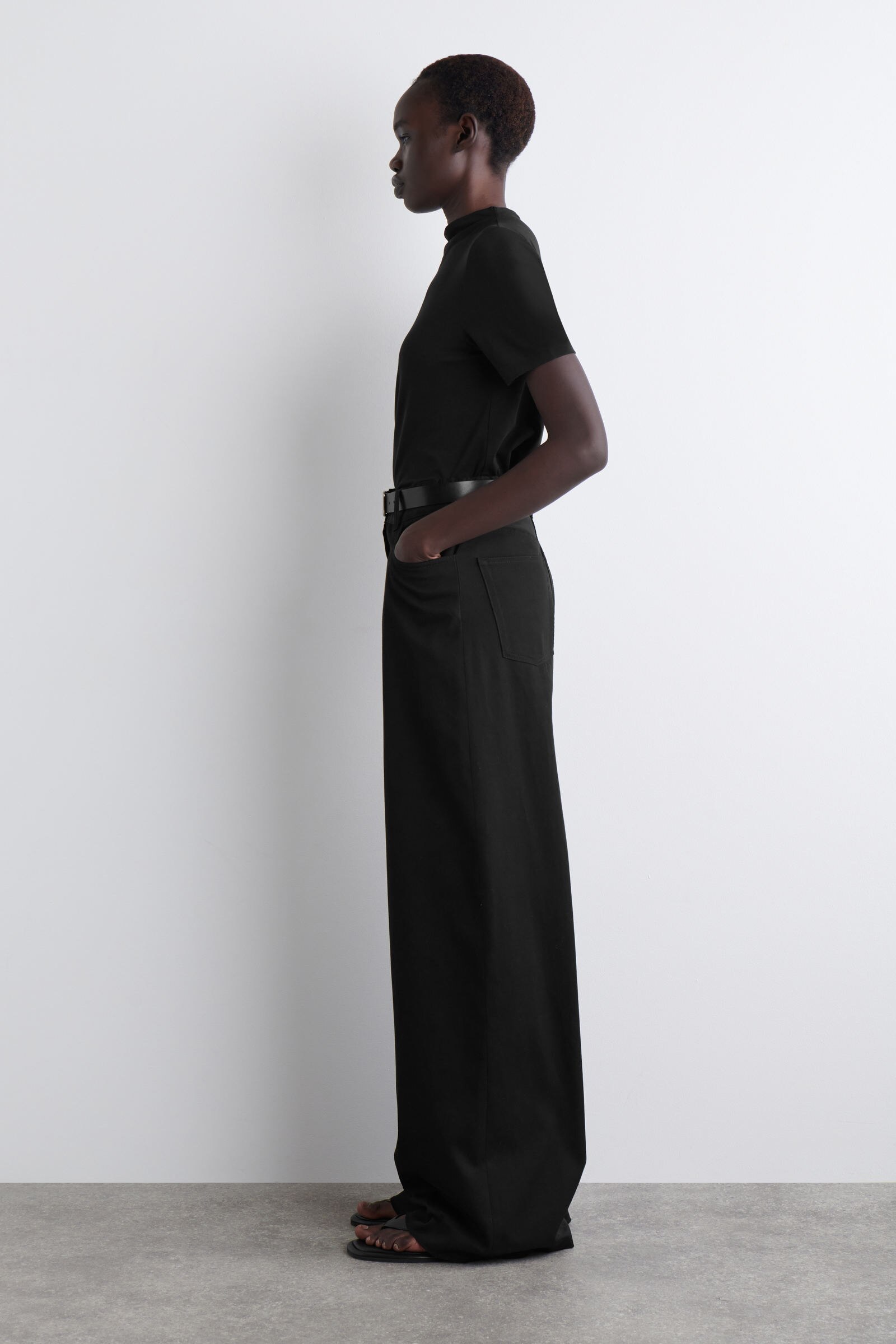 WIDE-LEG COTTON TROUSERS ワイドレッグコットンパンツ ブラック｜COS