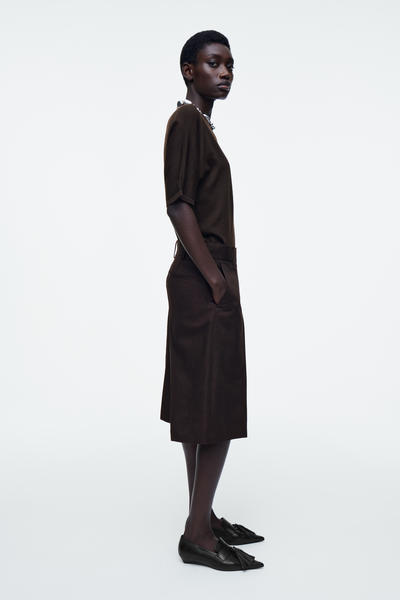 COS リネンブレンド ロングラインショートパンツ