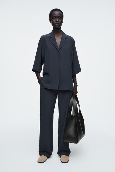 COS リラックスシルクパンツ