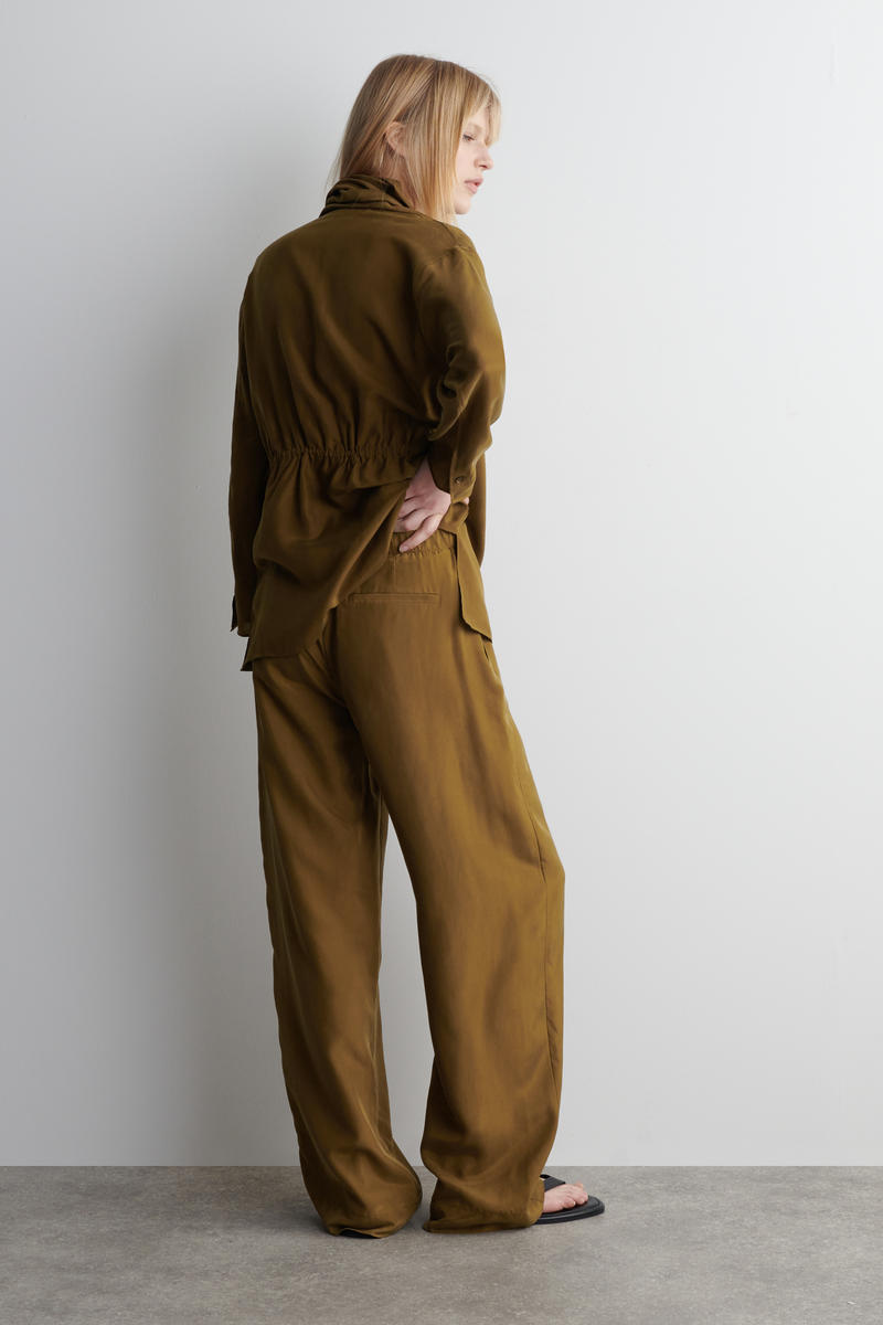 COS リラックスシルクパンツ